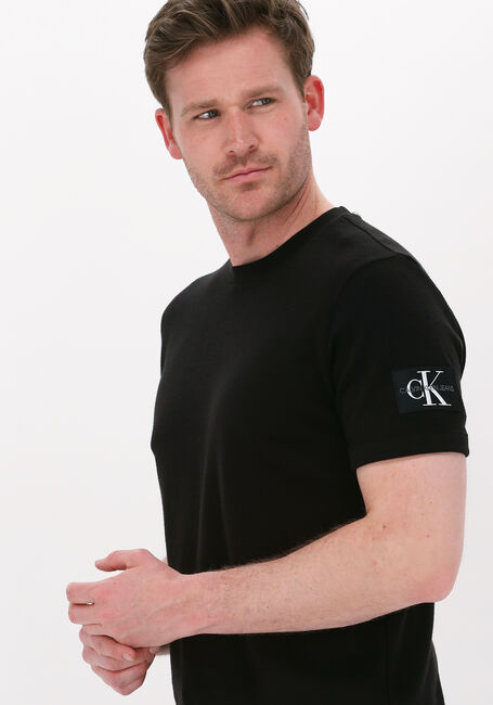 Schwarze CALVIN KLEIN T-shirt MONOGRAM BADGE WAFFLE SS TEE - large