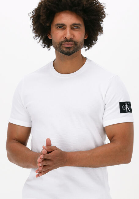 Weiße CALVIN KLEIN T-shirt MONOGRAM BADGE WAFFLE SS TEE - large