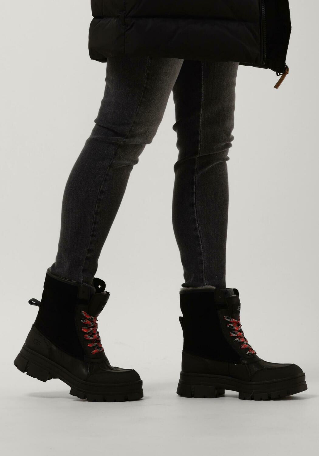 Schwarze UGG Winterstiefel W ASHTON ADDIE - large