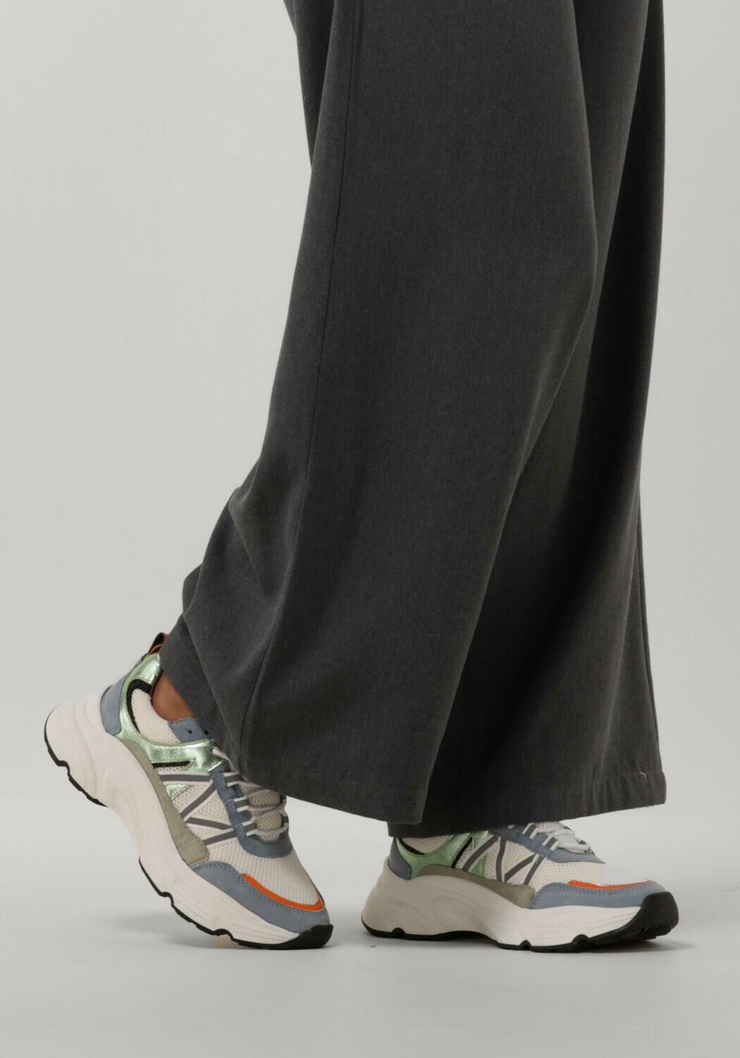 Blaue OMODA Sneaker Low TOKIO - large