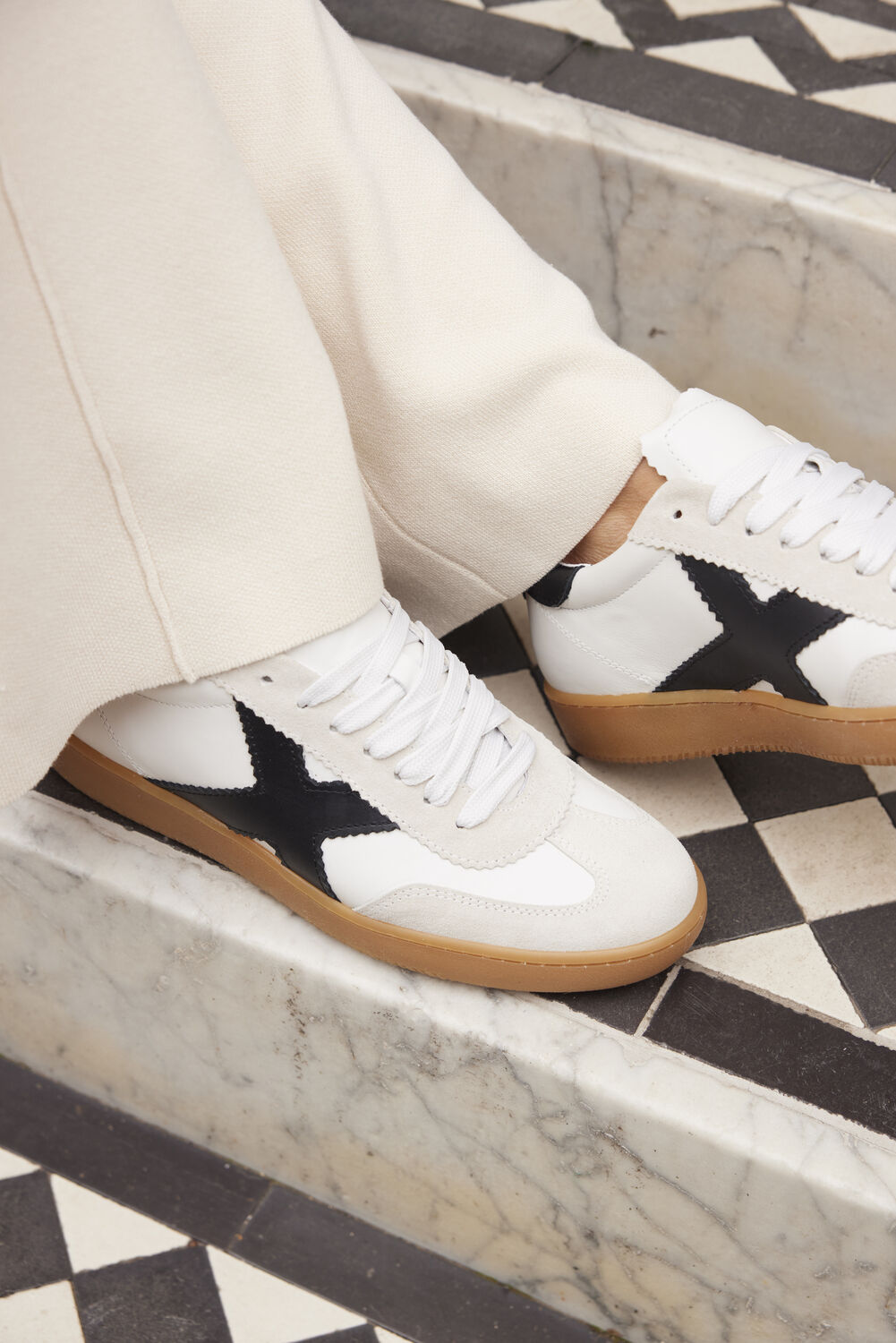 Beige OMODA ATELIER Sneaker Low X BO - MESIA - large