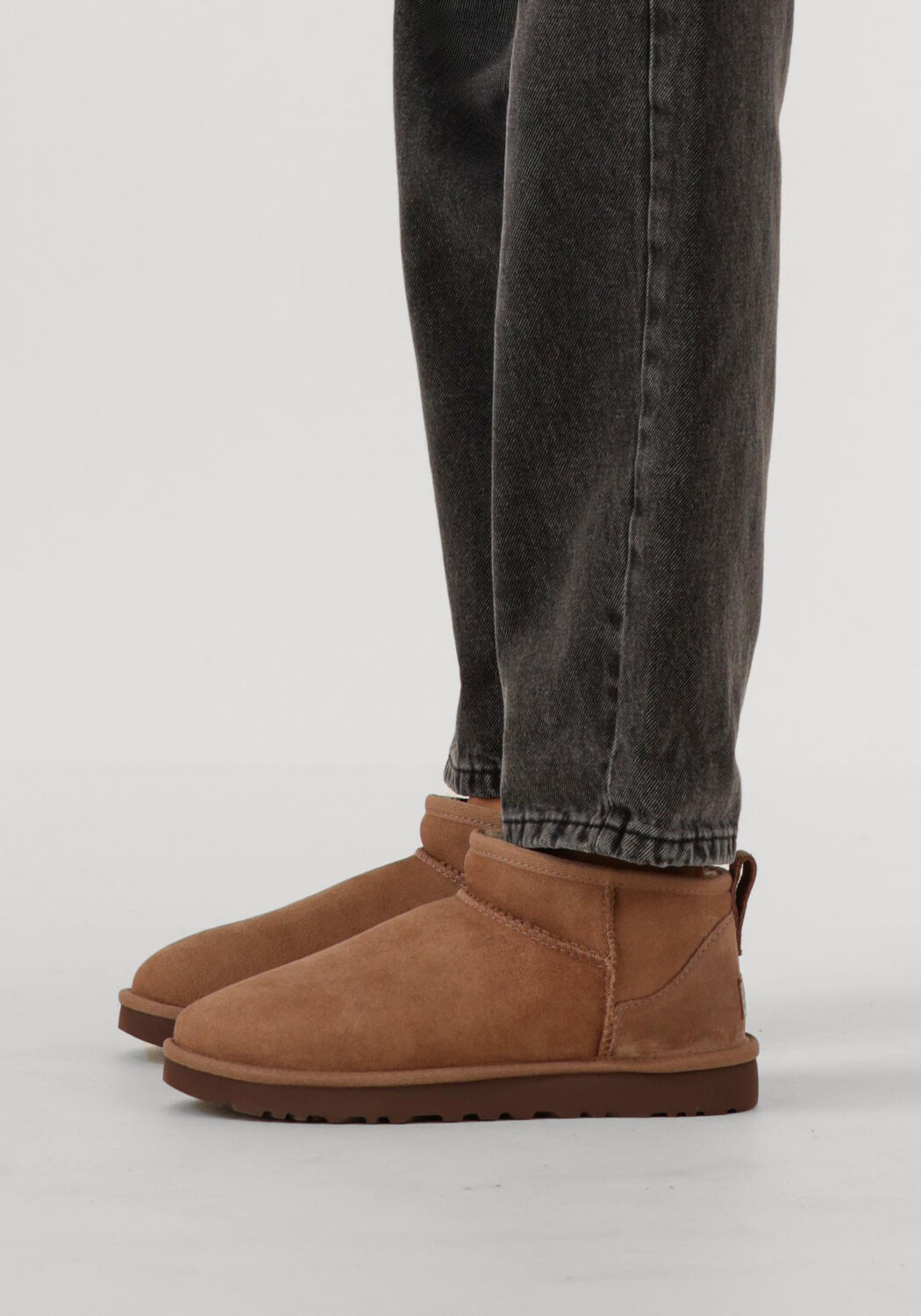 Camelfarbene UGG Winterstiefel W CLASSIC ULTRA MINI - large