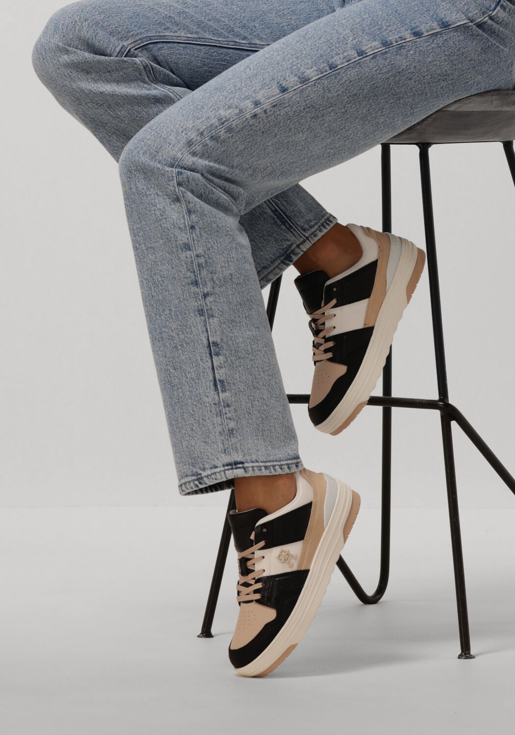 Beige TOMMY HILFIGER Sneaker Low TH PREMIUM LO BASKET SNEAKER - large