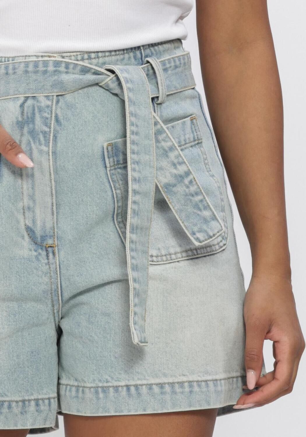 Blaue CIRCLE OF TRUST Kurze Hosen LOWEY SHORT - large