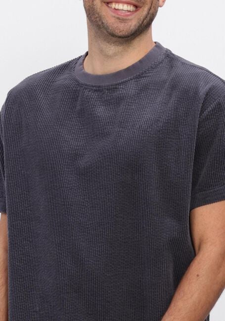 Graue ANERKJENDT T-shirt AKVILLADS CORDUROY SS TEE - large