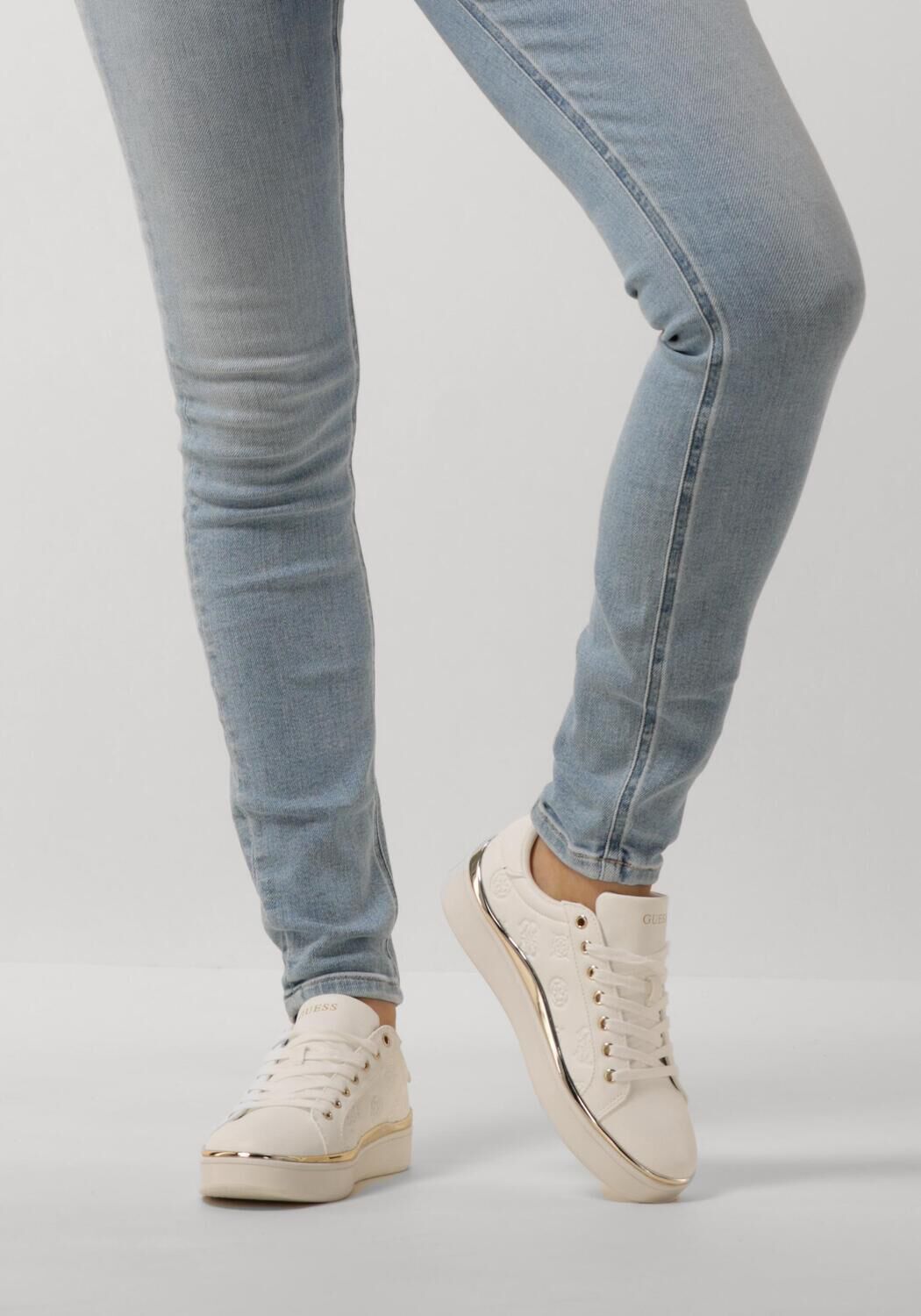 Wei&szlig;e GUESS Sneaker Low BONNY - large