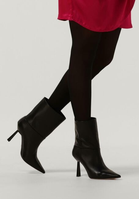 Schwarze LOLA CRUZ Stiefeletten 018B10BK - large