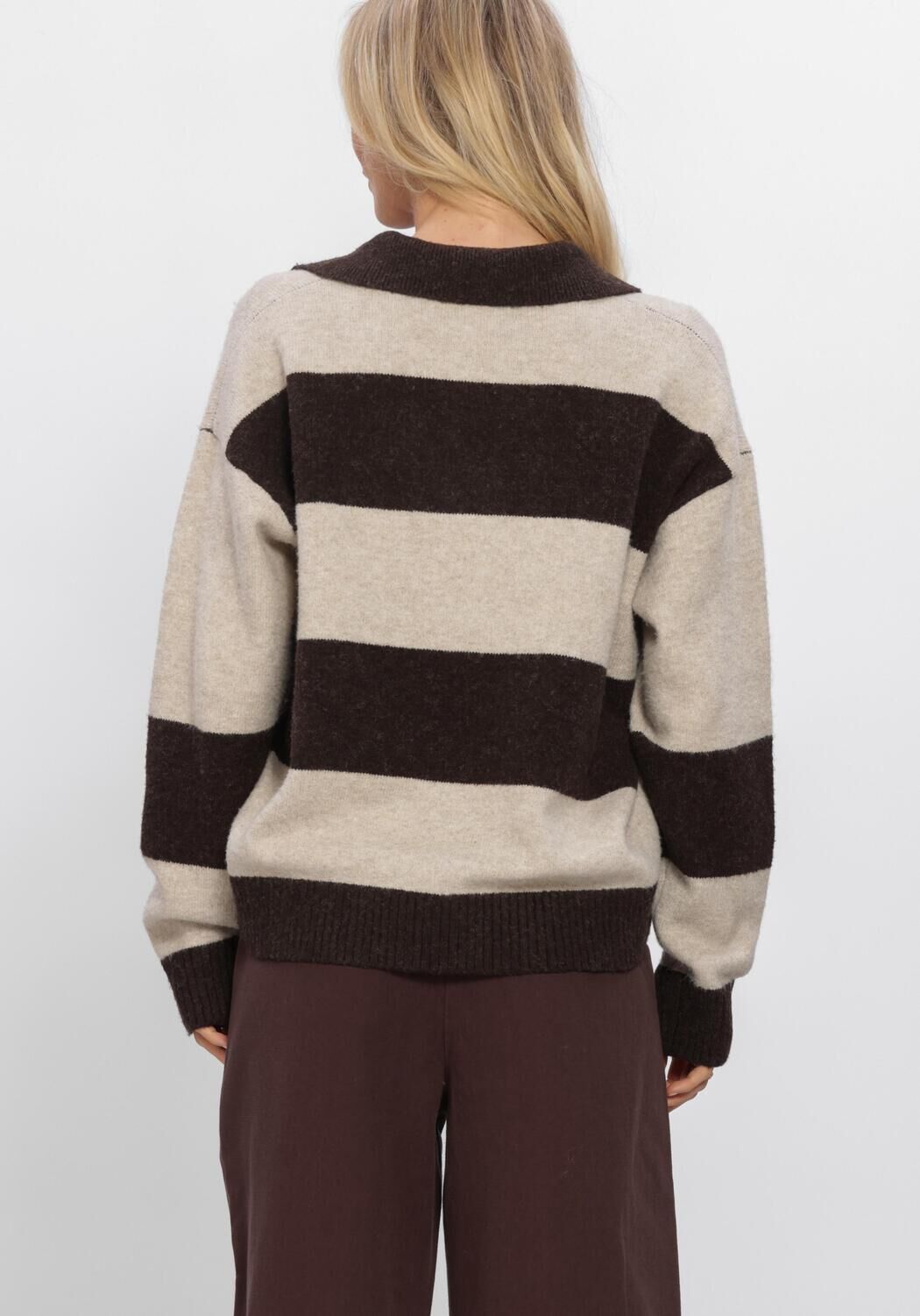 Braune WITHBLACK Pullover WBLIZA LS HENLEY PULLOVER - large