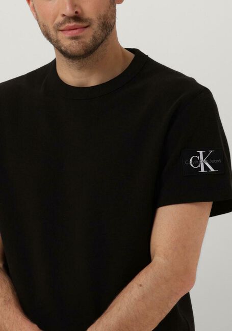 Schwarze CALVIN KLEIN T-shirt BADGE WAFFLE TEE - large