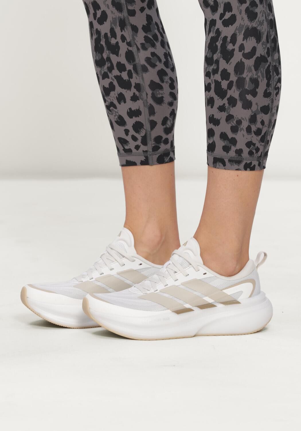 Wei&szlig;e ADIDAS  SUPERNOVA GLIDE W - large