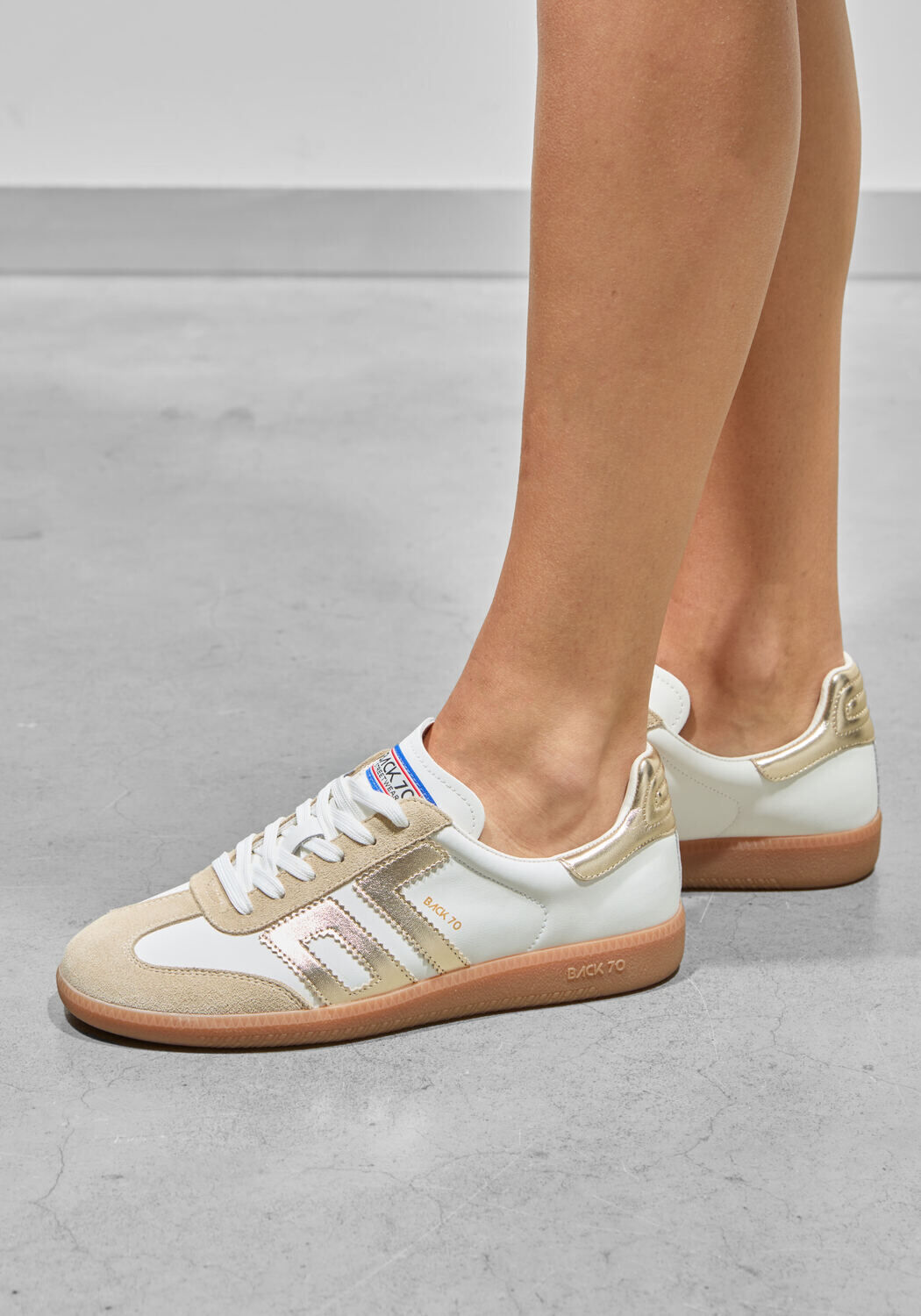 Goldfarbene BACK70 Sneaker Low CLOUD - large