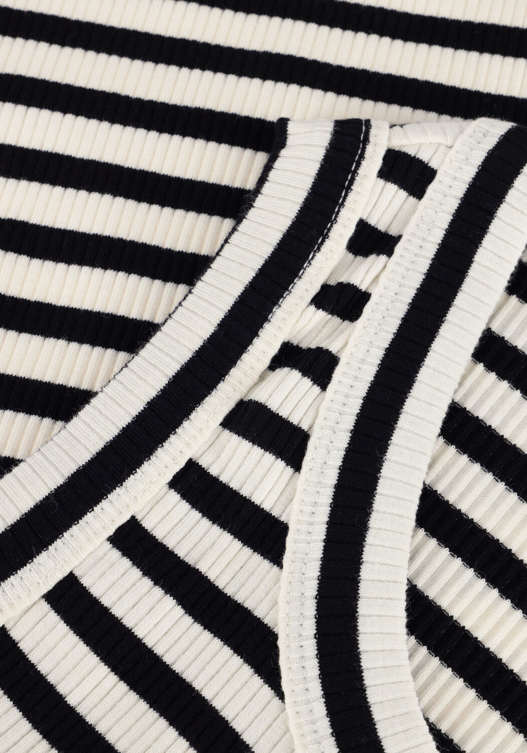 Schwarze INWEAR Top DAGNAIW STRIPED TANK - large