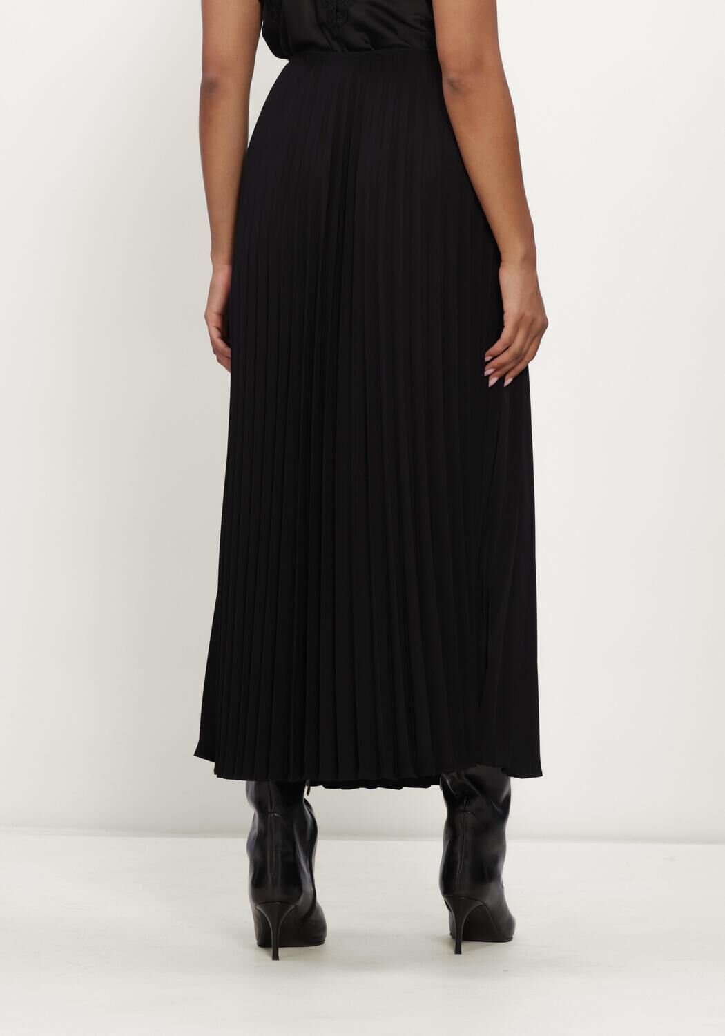 Schwarze OMODA ATELIER Maxirock OM-REGINA X QUINTY - large