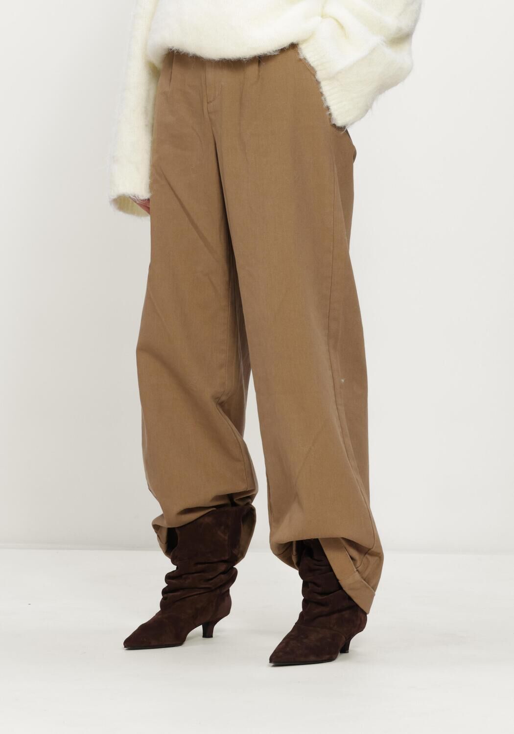 Camelfarbene WITHBLACK Wide jeans WBLSTEFFI HW WIDE PANT - large