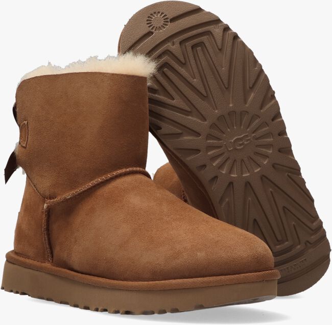 Camelfarbene UGG Winterstiefel CLASSIC MINI BAILY BOW - large
