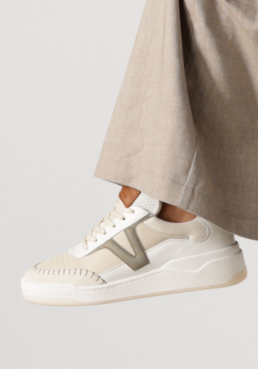 Goldfarbene VIA VAI Sneaker Low SAM OLIVIA - large