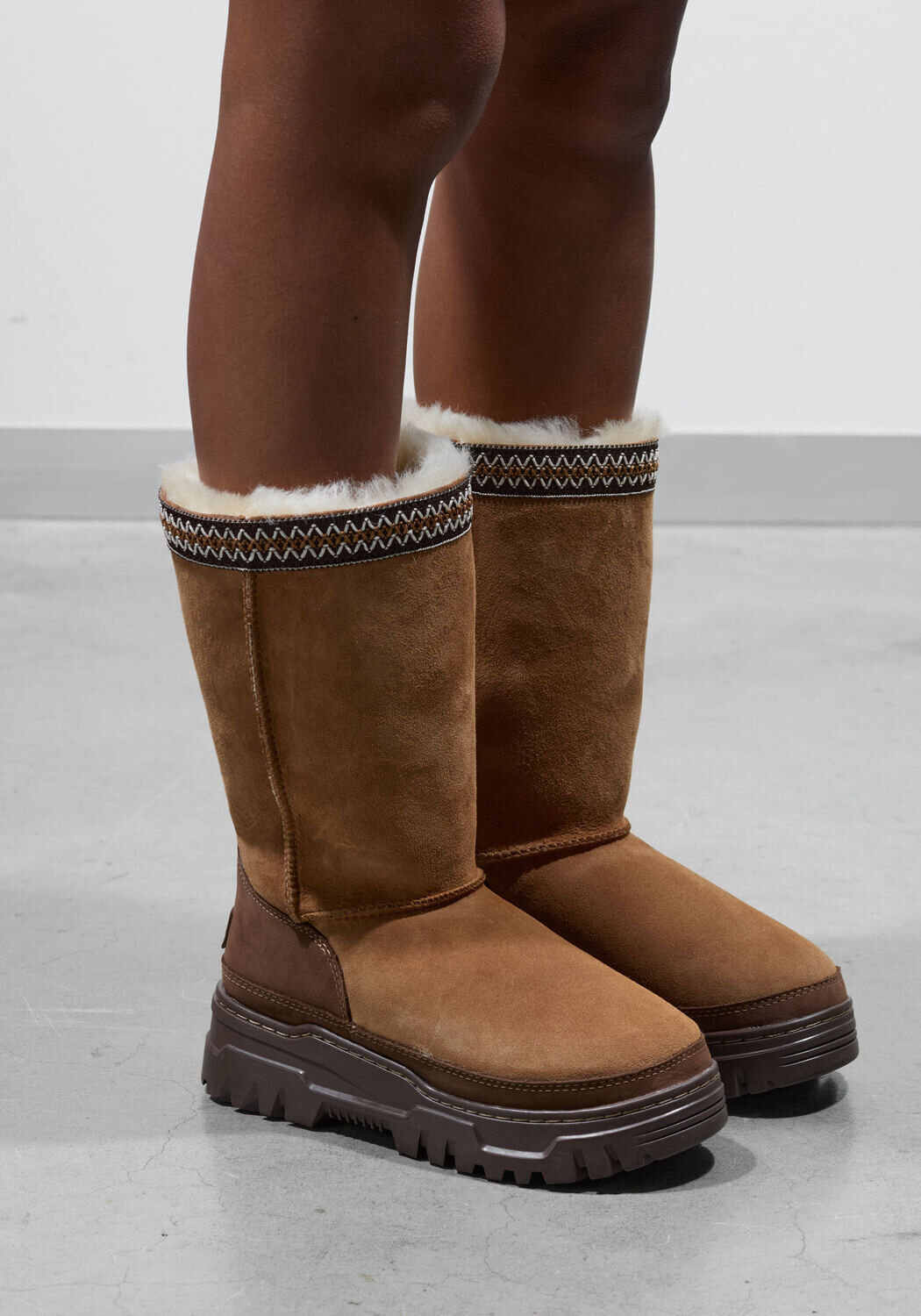 Cognacfarbene UGG Snowboots CLASSIC TALL TRAILGAZER - medium