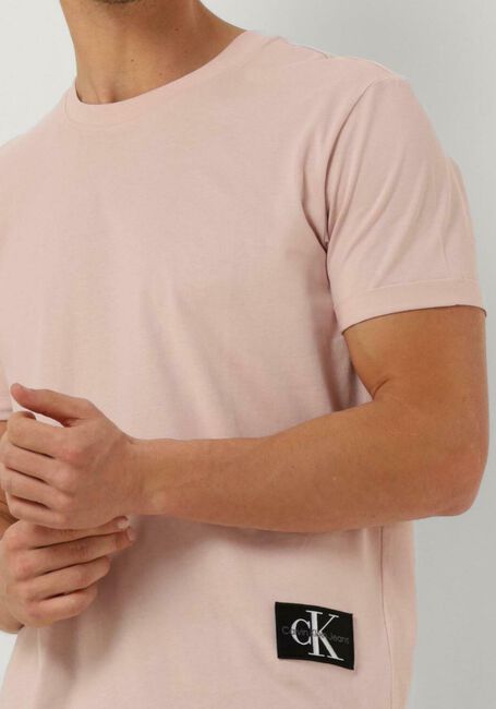 Hell-Pink CALVIN KLEIN T-shirt BADGE TURN UP SLEEVE - large