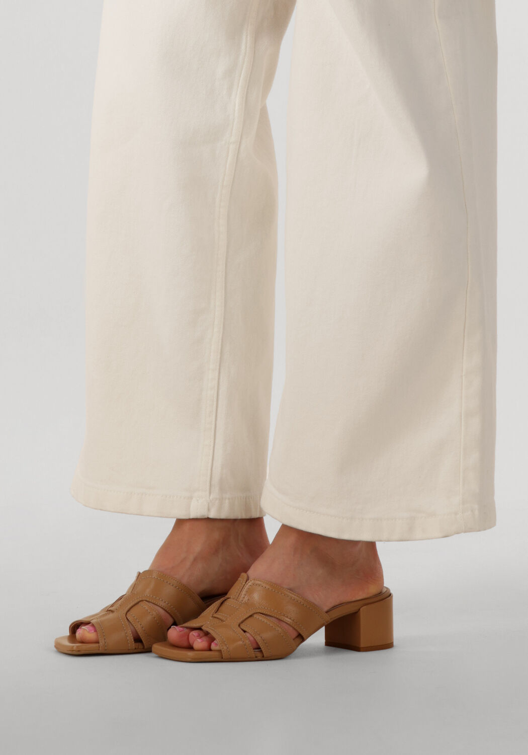 Camelfarbene NOTRE-V Sandaletten mit Absatz 42252/G - large