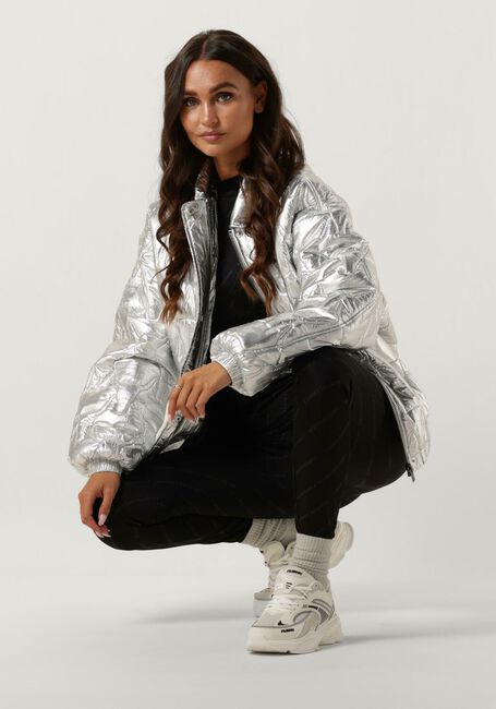 Silberne ALIX THE LABEL Jack OVERSIZED SILVER BOMBER - large