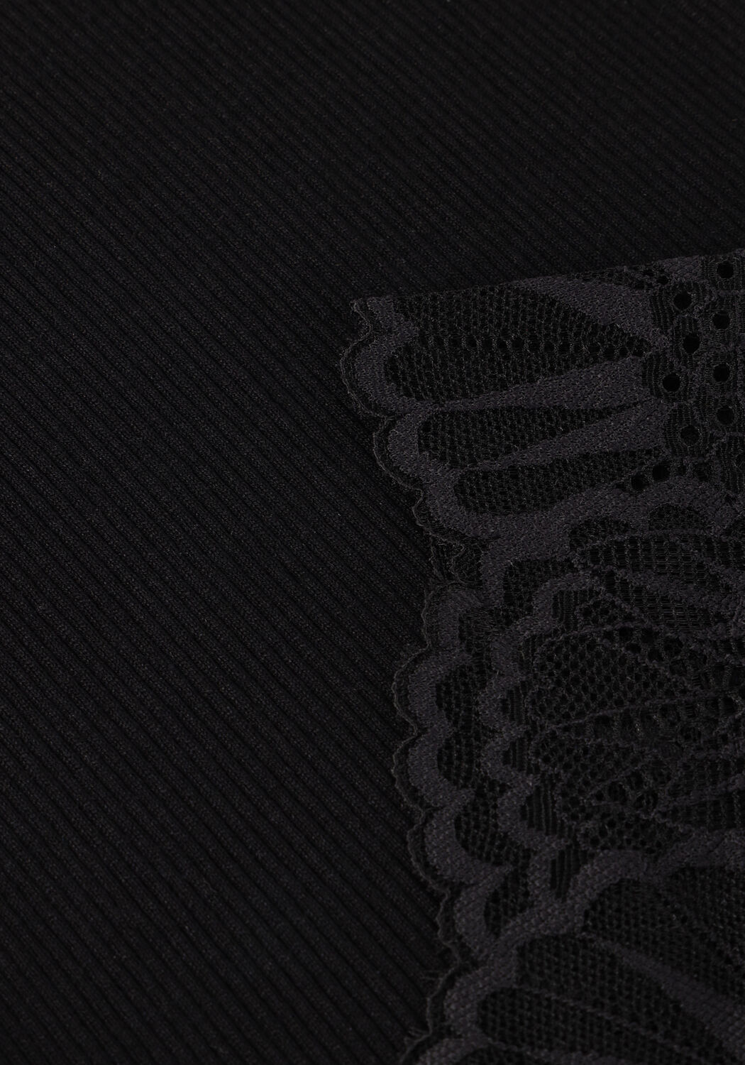 Schwarze ROSEMUNDE Top BEATHA CAPSLEEVE - large