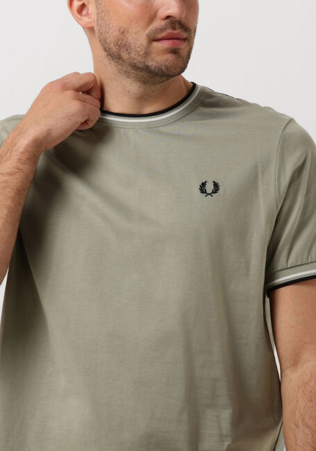 Grüne FRED PERRY T-shirt TWIN TIPPED T-SHIRT - large