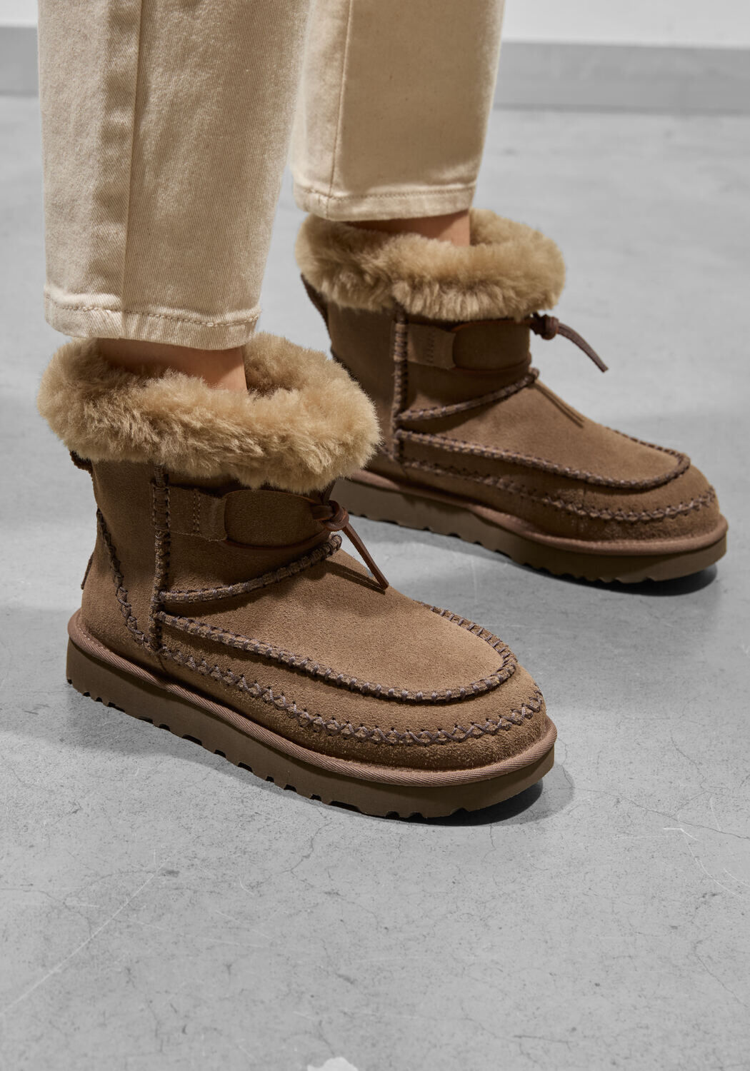 Braune UGG Winterstiefel CLASSIC MINI ALPINE - medium