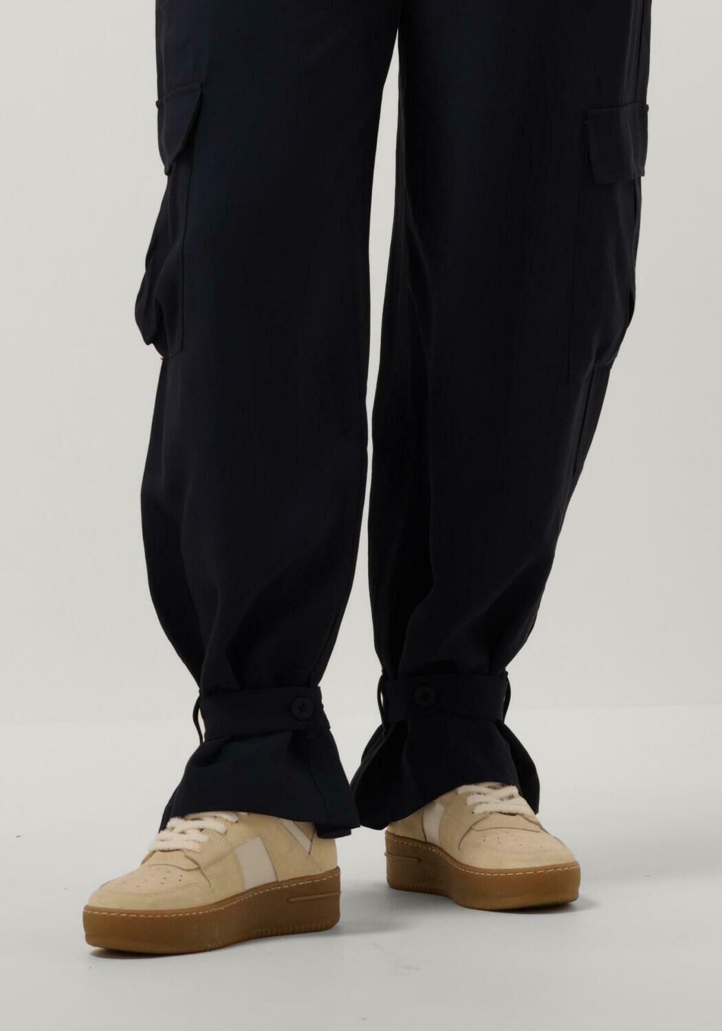 Beige OFF THE PITCH Sneaker Low MOCHA - large