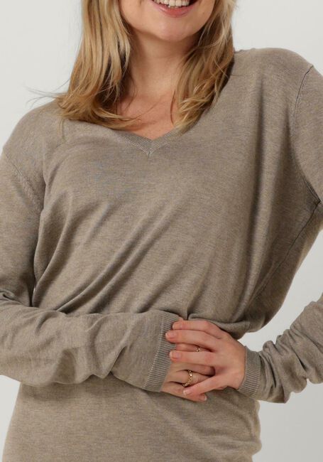 Braune MINUS Midikleid VILENA V-NECK KNIT DRESS - large