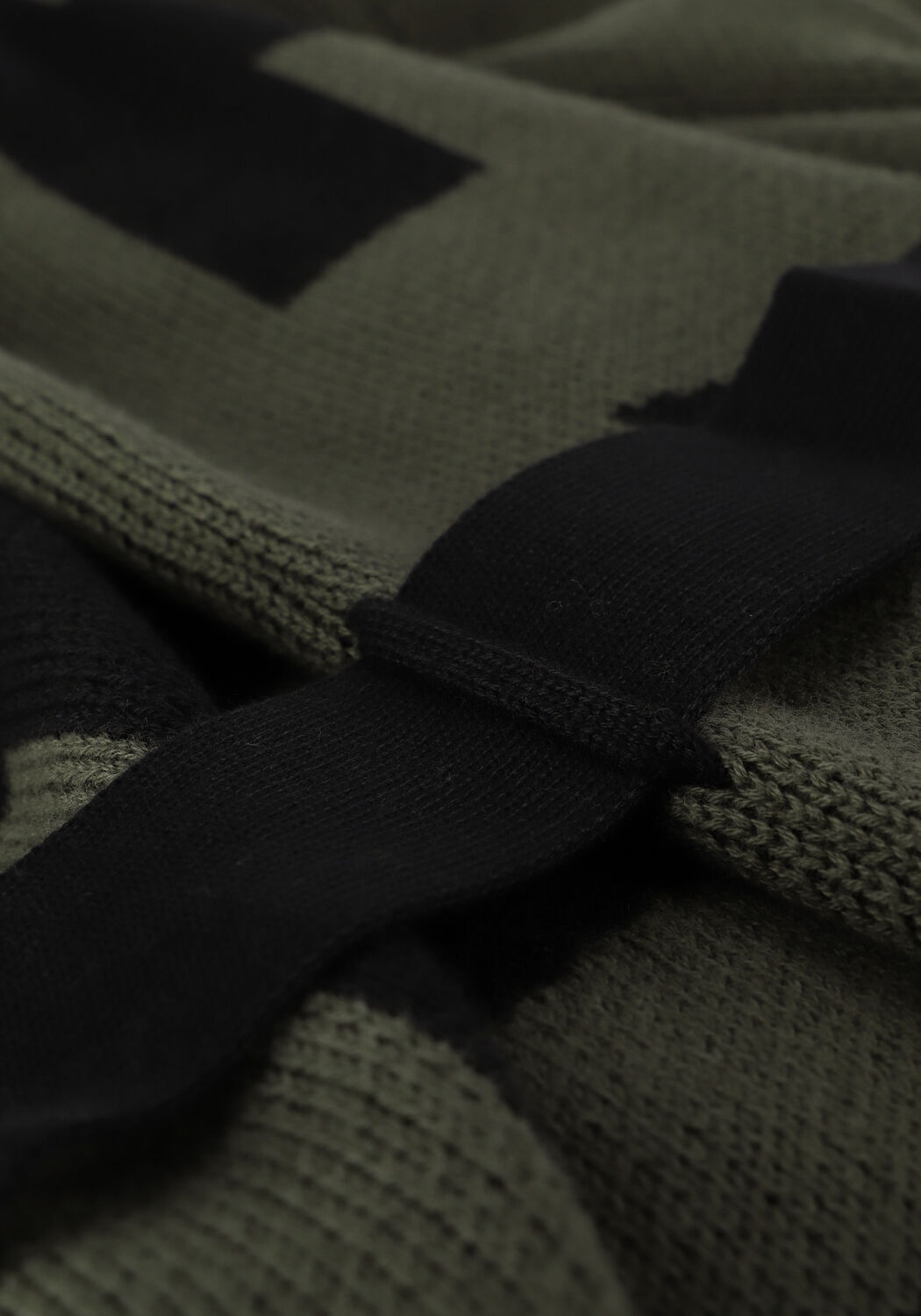 Dunkelgr&uuml;n ALIX THE LABEL Strickjacke TEXT JAQUARD CARDIGAN - large