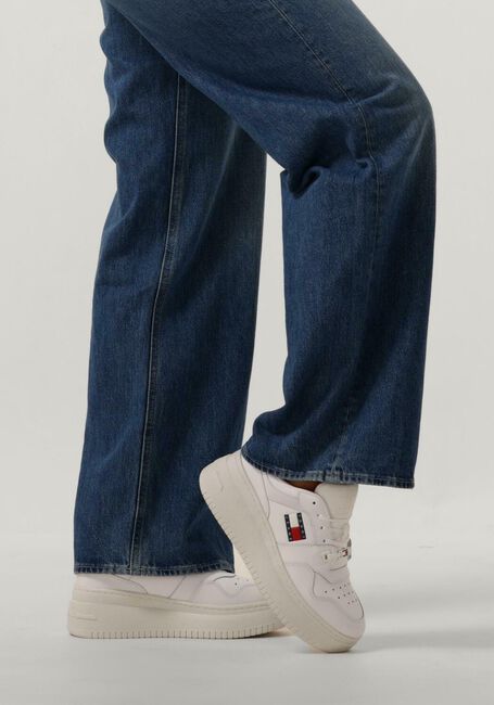 Weiße TOMMY JEANS Sneaker Low TJW RETRO BASKET FLATFORM - large