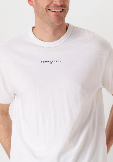 Weiße TOMMY JEANS T-shirt TJM RLX LINEAR LOGO TEE - large