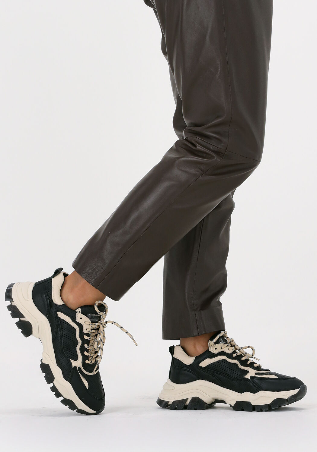 Schwarze BRONX Sneaker Low TAYKE-OVER 66366 - large