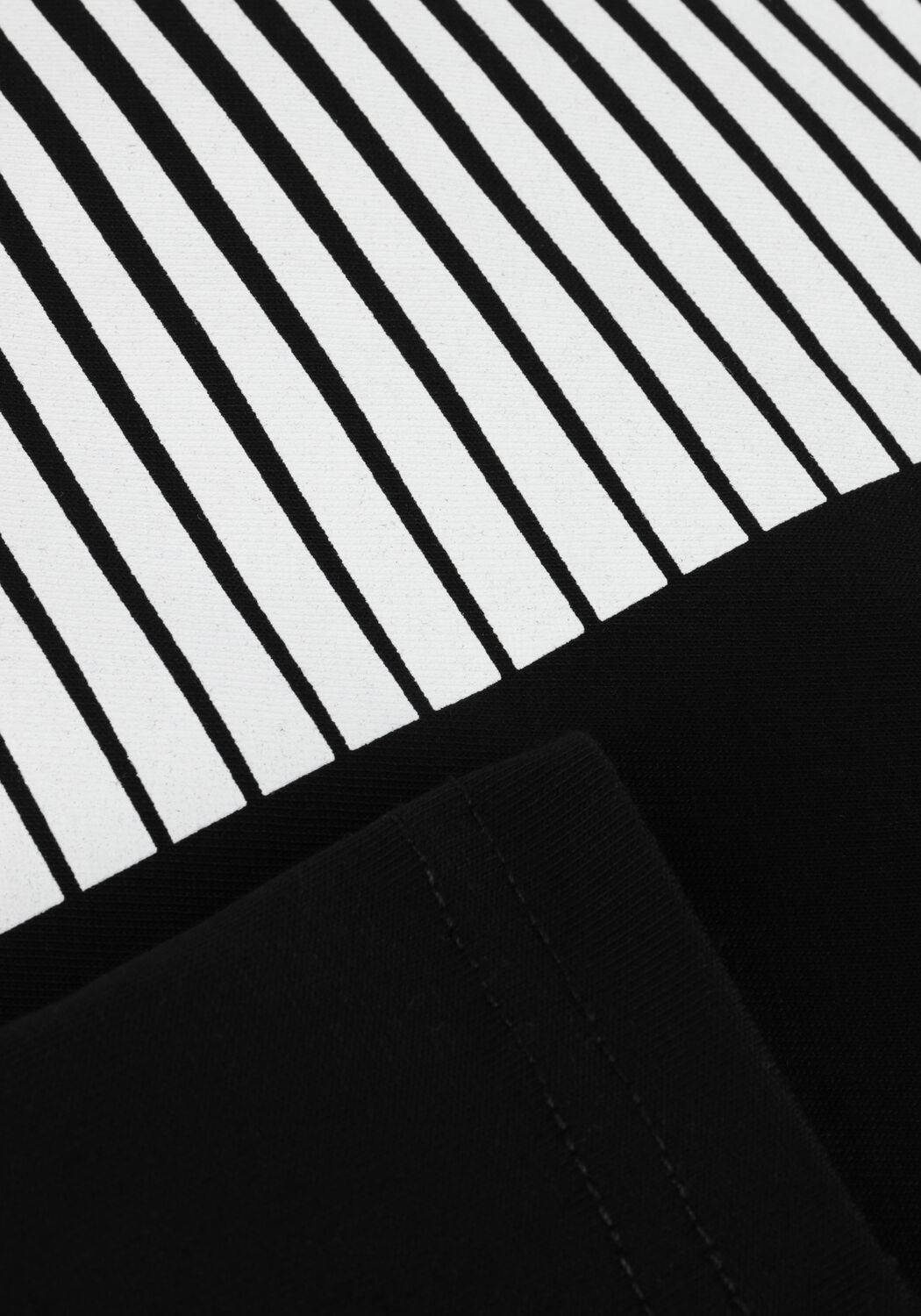 Schwarze PURE PATH T-shirt ESSENTIAL LOGO T-SHIRT - large