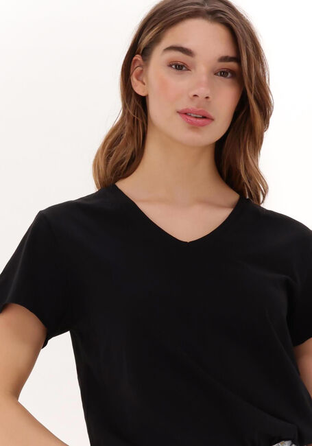 Schwarze MY ESSENTIAL WARDROBE T-shirt 08 THE VTEE SLUB YARN JERSEY - large