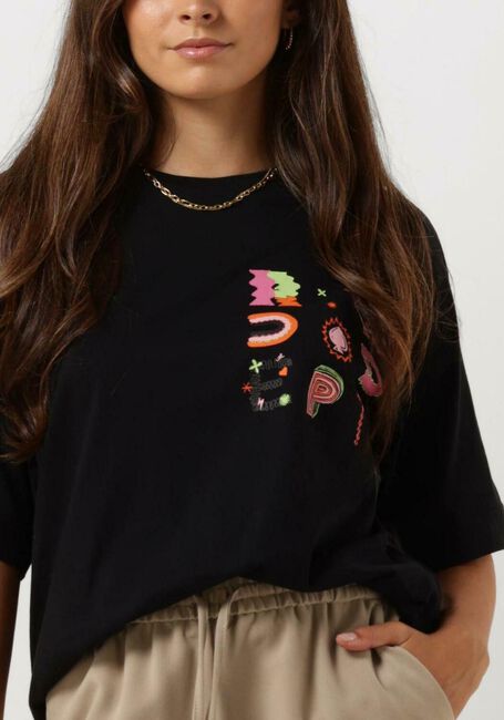Schwarze REFINED DEPARTMENT T-shirt BRUNA - large