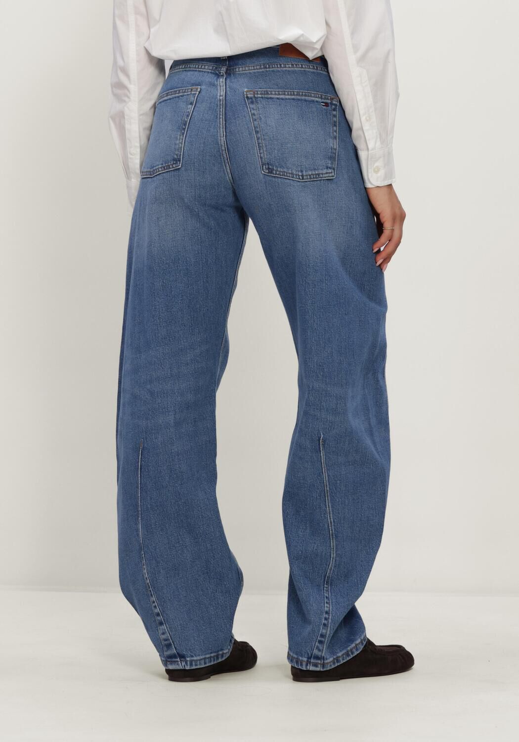 Blaue TOMMY JEANS Wide jeans ELLA HIGH RISE BARREL BJ0133 - large