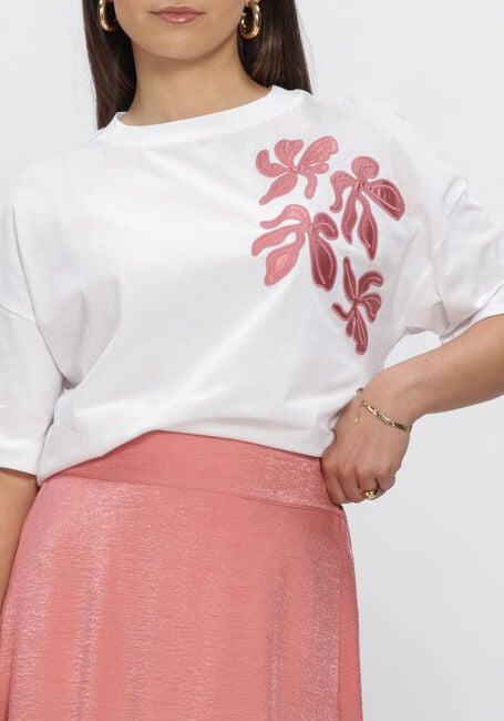 Wei&szlig;e JANSEN AMSTERDAM Tops & T-shirts RILEY SHIRT CO 184 SHORT SLEEVE WIDE FIT SATIN EMBROIDERY FLOWER - large