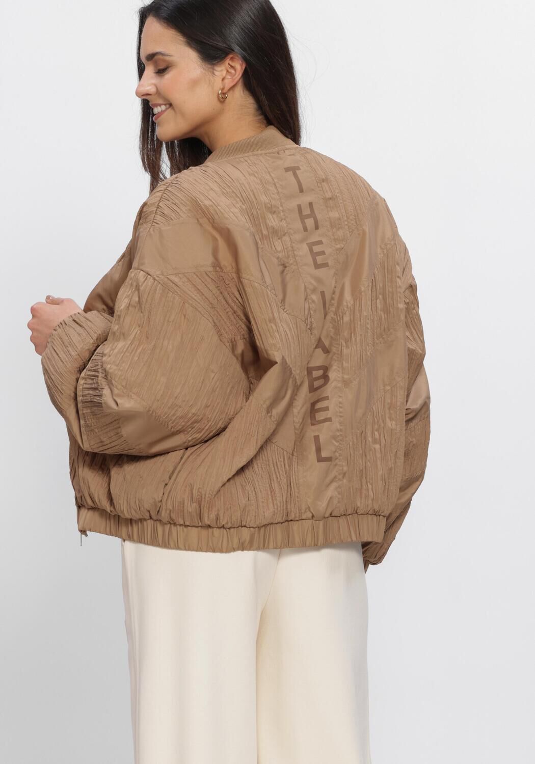Camelfarbene ALIX THE LABEL Jack LADIES WOVEN PLISSE BOMBER - large