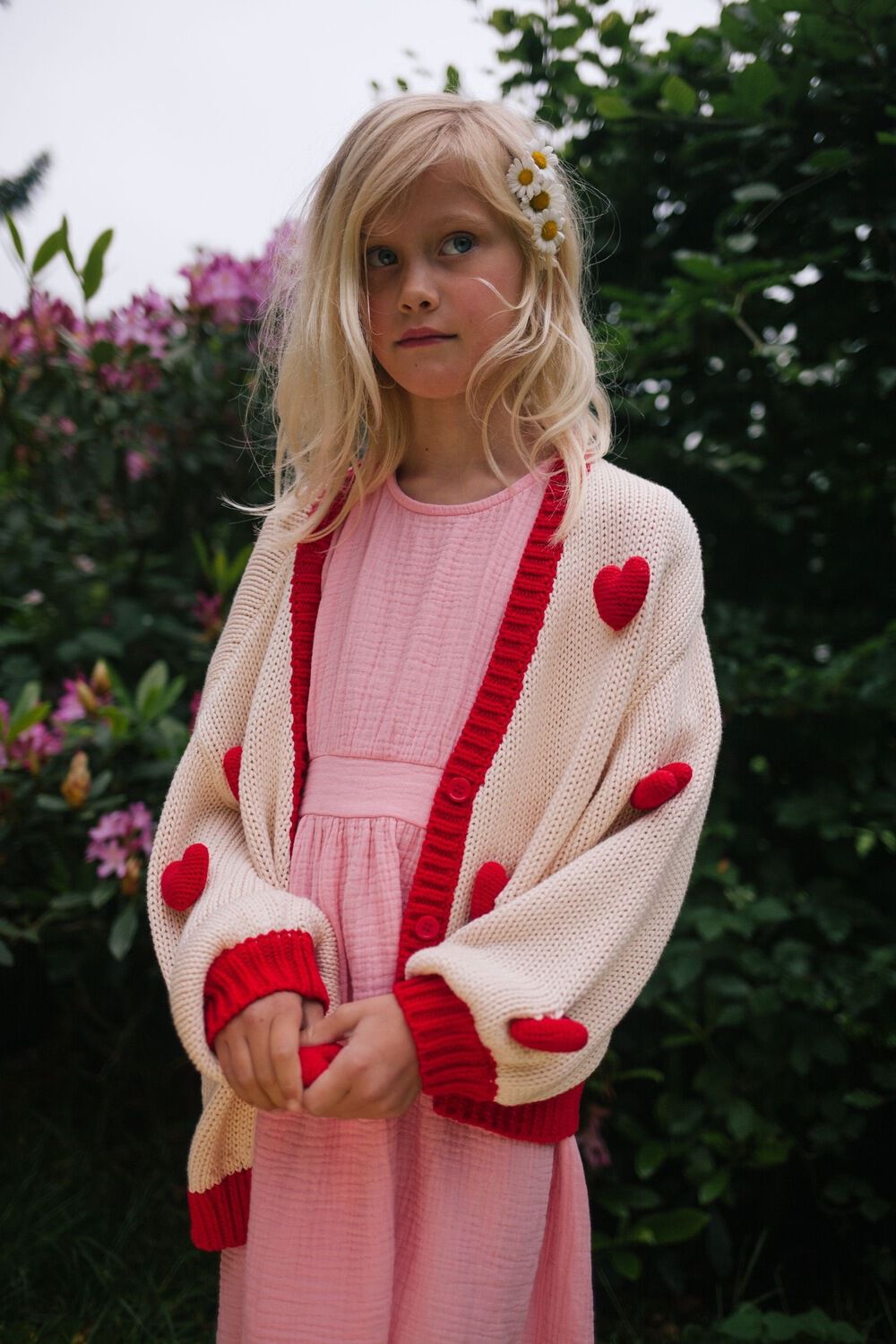 Rote DAILY BRAT Strickjacke HEART KNITTED VEST - large