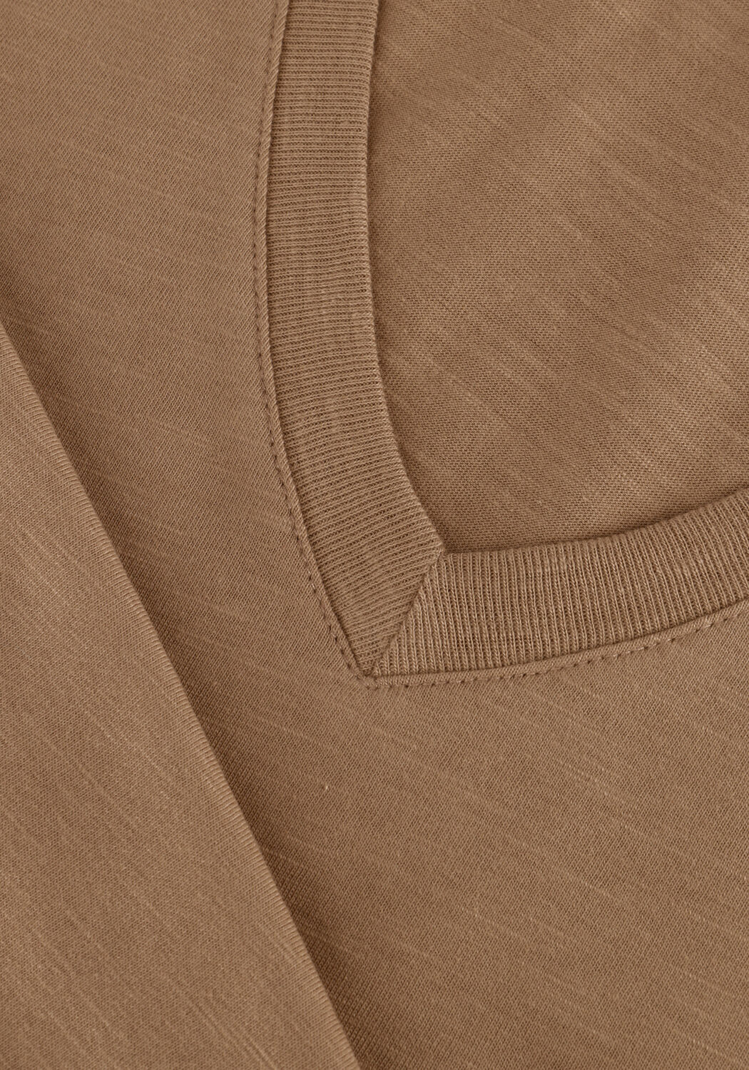 Sand CC HEART T-shirt BASIC V-NECK T-SHIRT - large