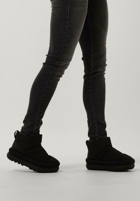 Schwarze UGG Winterstiefel W CLASSIC MINI1 - large