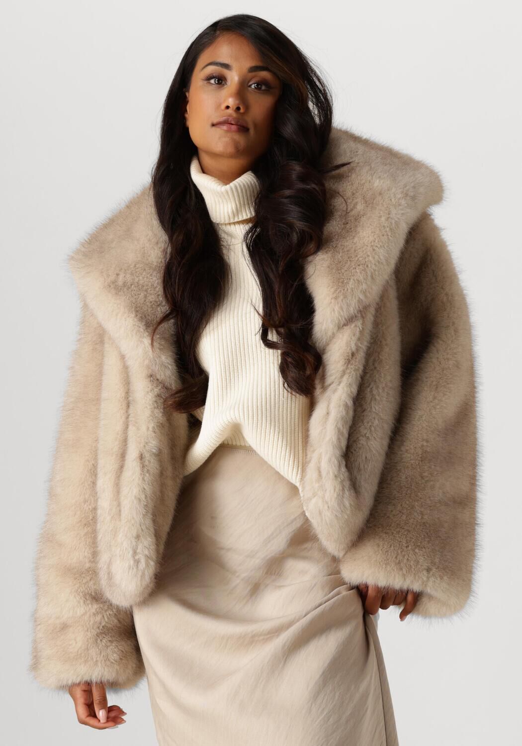Beige NEO NOIR Fake Fur Jack STEPHANIE FAUX FUR JACKET Omoda