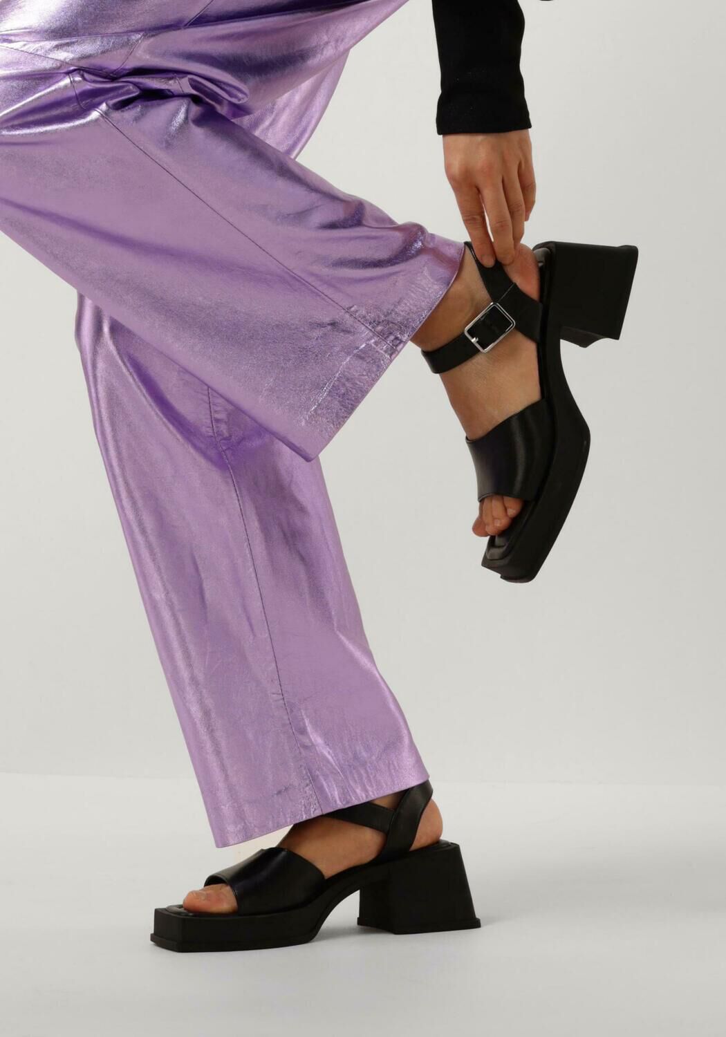 Schwarze VAGABOND SHOEMAKERS Sandaletten mit Absatz HENNIE 201 - large