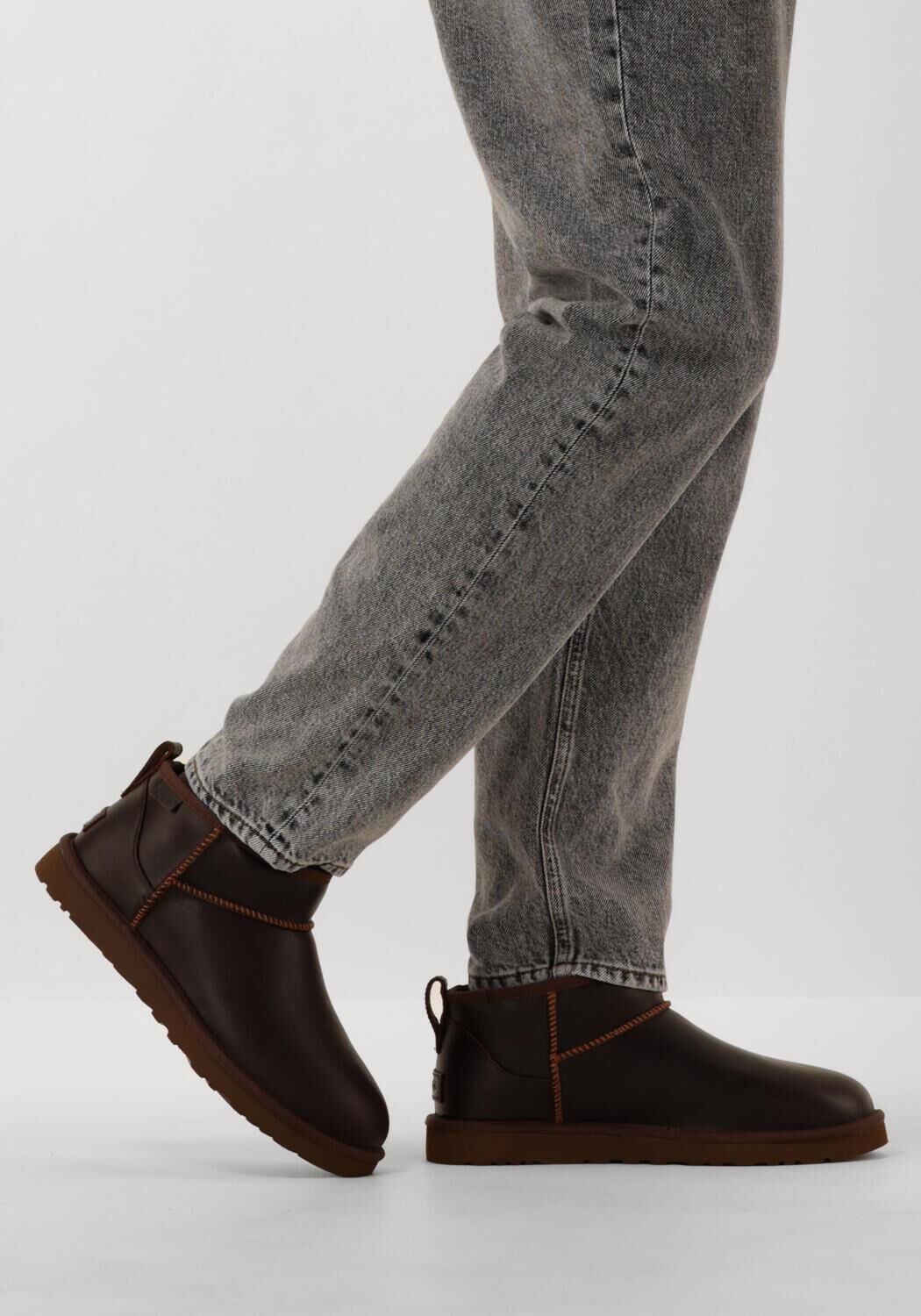 Braune UGG Winterstiefel CLASSIC ULTR MINI LTHR - large