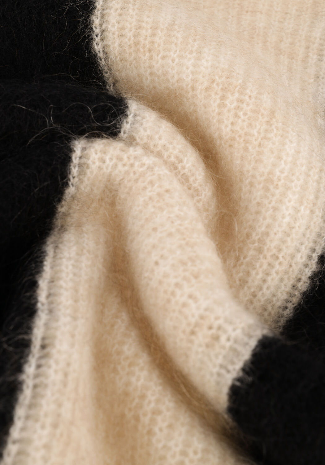 Schwarze SECOND FEMALE Rollkragenpullover HERTHA KNIT T-NECK - large