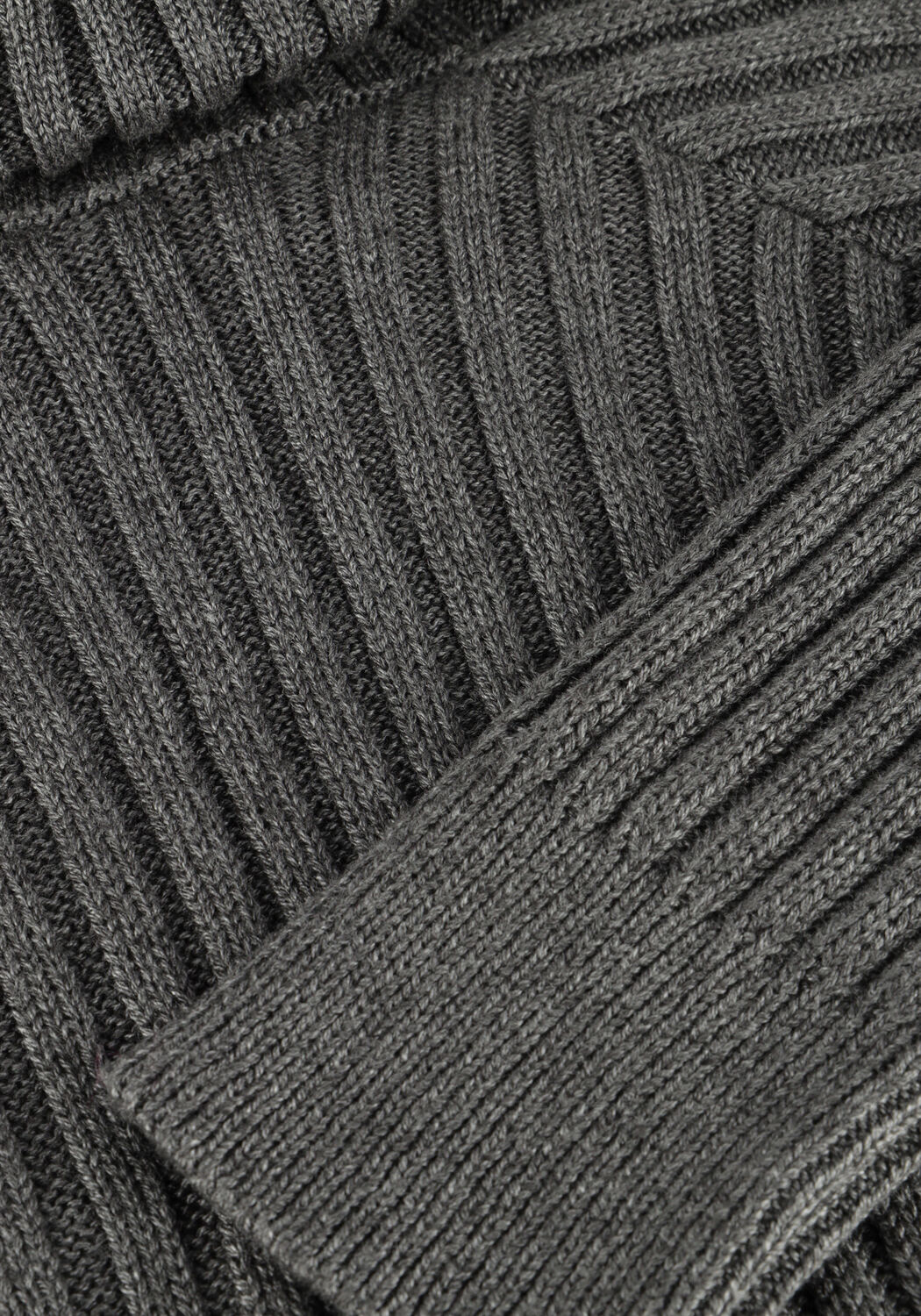 Graue Y.A.S. Midikleid YASMAVI KNIT MIDI ROLLNECK DRESS - large