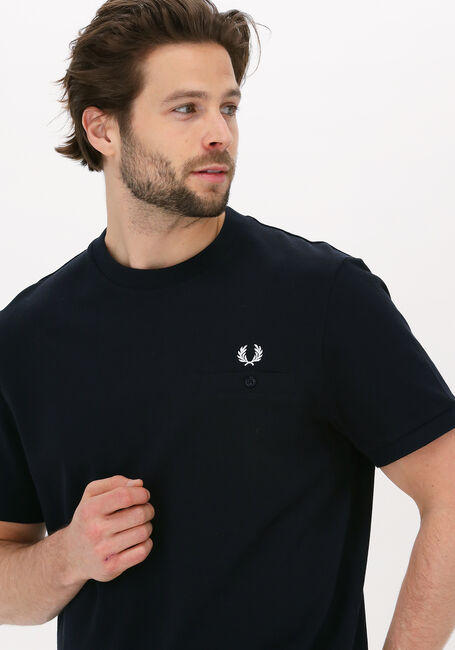 Dunkelblau FRED PERRY T-shirt POCKET DETAIL PIQUE SHIRT - large