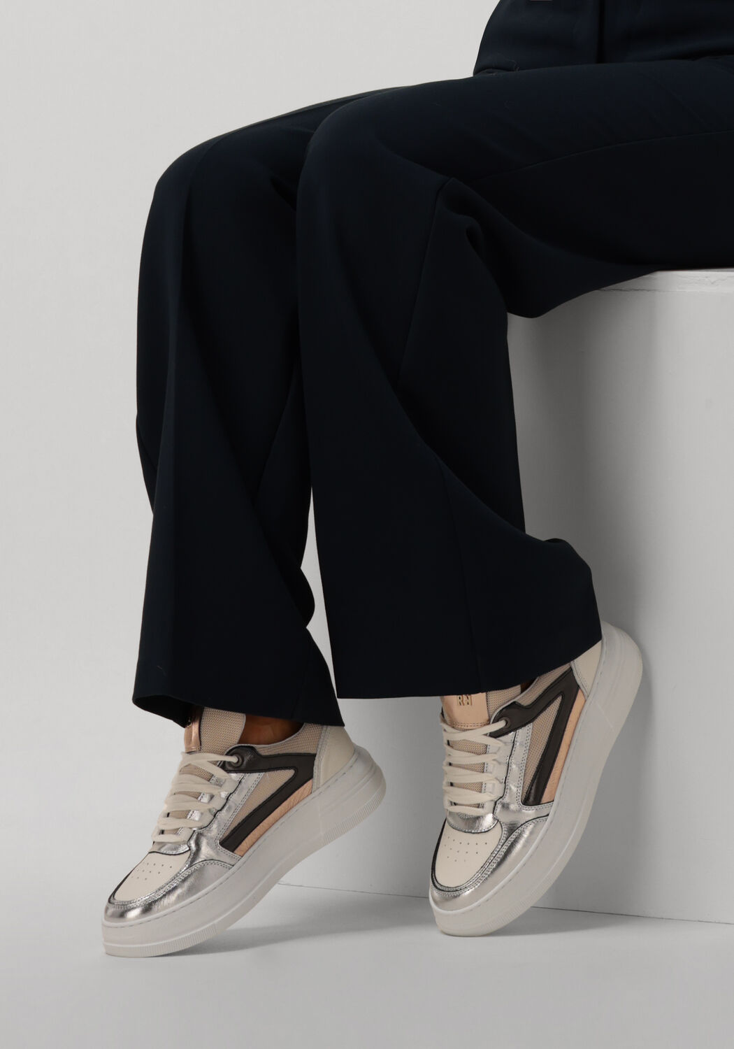 Silberne RED-RAG Sneaker Low 71546 - large