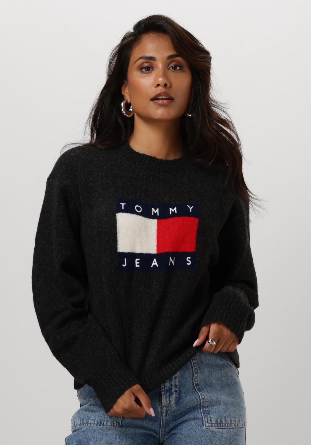 Black tommy jeans jumper shop